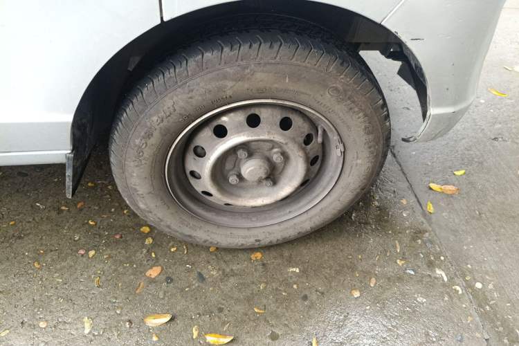 Used Wuling Rongguang S 2023 1.5L Base Version 5/7 Seats Right Front Wheel Hub
