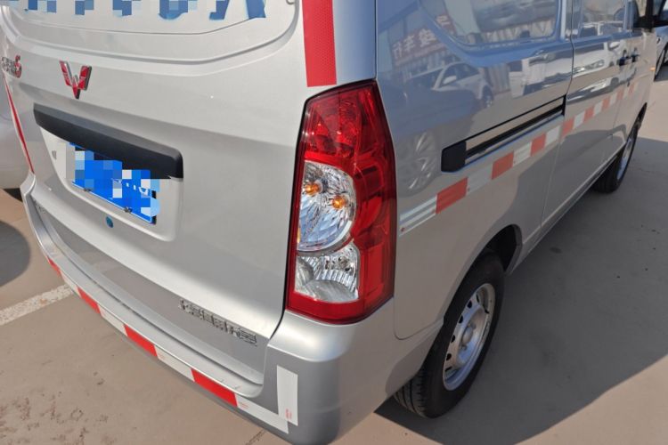 Used Wuling Rongguang S 2023 1.5L Basic Enclosed-Window Vehicle 2 Seats Right Rear Taillight