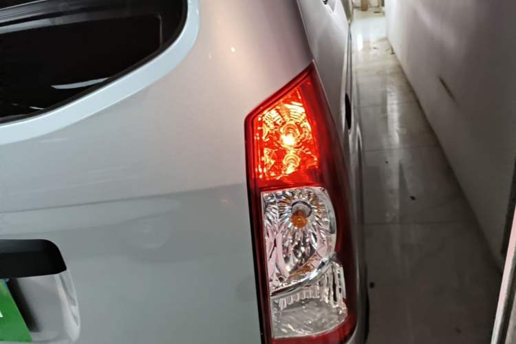Used Wuling Rongguang S 2023 1.5L Base Version 5/7 Seats Right Rear Taillight