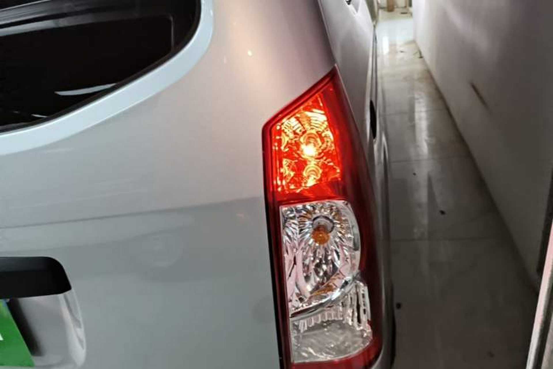 Used Wuling Rongguang S 2023 1.5L Base Version 5/7 Seats Right Rear Taillight