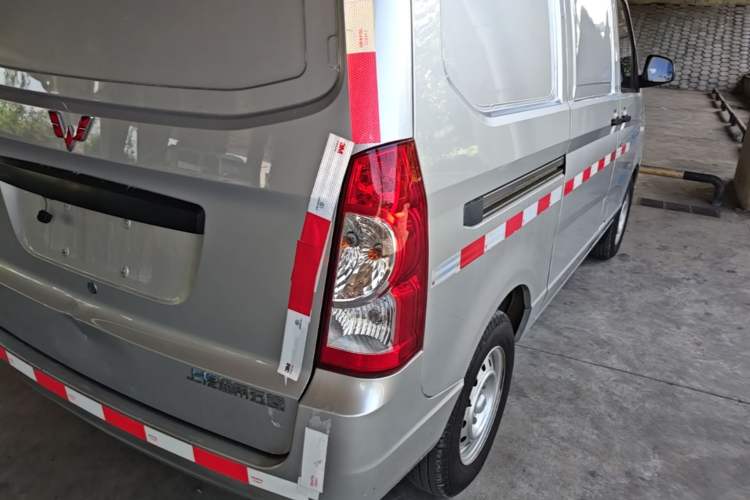 Used Wuling Rongguang S 2023 1.5L Basic Enclosed-Window Vehicle 2 Seats Right Rear Taillight
