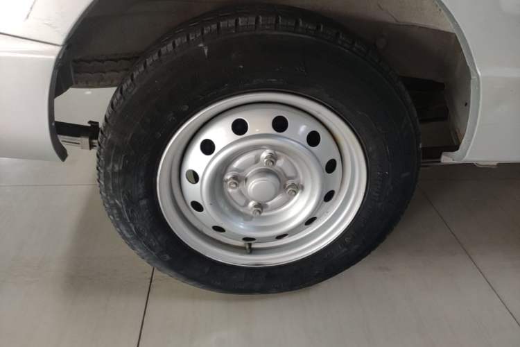 Used Wuling Rongguang S 2023 1.5L Base Version 5/7 Seats Right Rear Wheel Hub