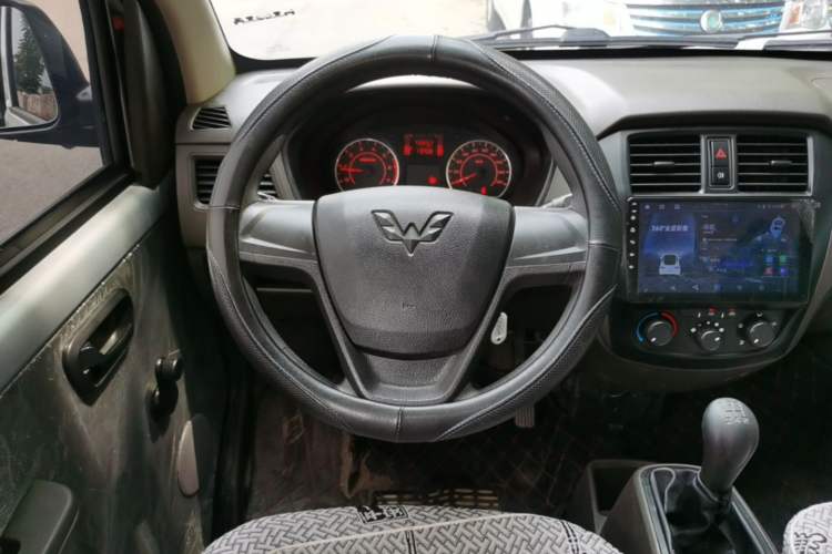Used Wuling Rongguang S 2023 1.5L Base Version 5/7 Seats Steering Wheel