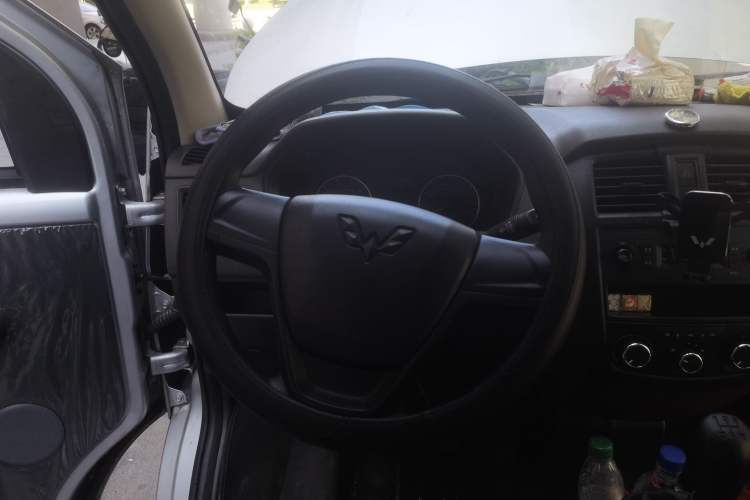 Used Wuling Rongguang S 2023 1.5L Base Version 5/7 Seats Steering Wheel