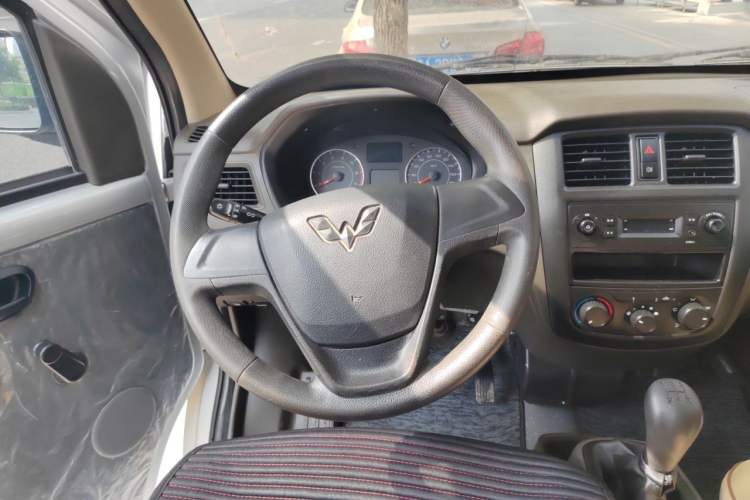 Used Wuling Rongguang S 2023 1.5L Base Version 5/7 Seats Steering Wheel