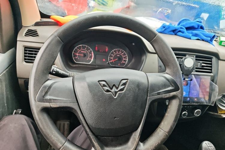 Used Wuling Rongguang S 2023 1.5L Basic Enclosed-Window Vehicle 2 Seats Steering Wheel