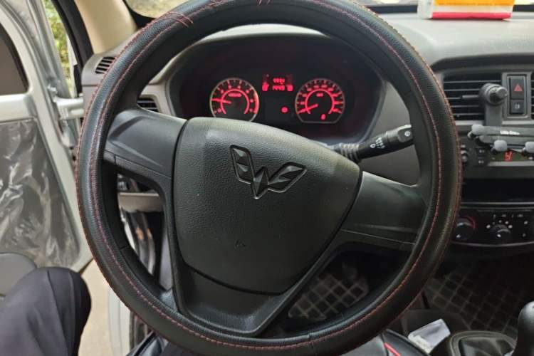 Used Wuling Rongguang S 2023 1.5L Base Version 5/7 Seats Steering Wheel