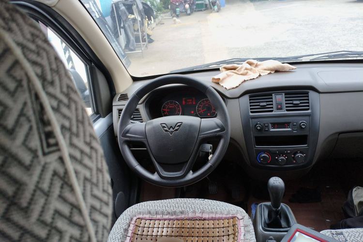 Used Wuling Rongguang S 2023 1.5L Base Version 5/7 Seats Steering Wheel