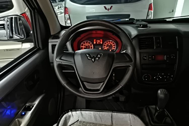 Used Wuling Rongguang S 2023 1.5L Base Version 5/7 Seats Steering Wheel