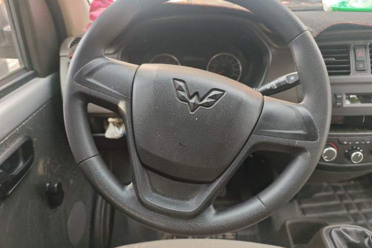 Used Wuling Rongguang S 2023 1.5L Base Version 5/7 Seats Steering Wheel
