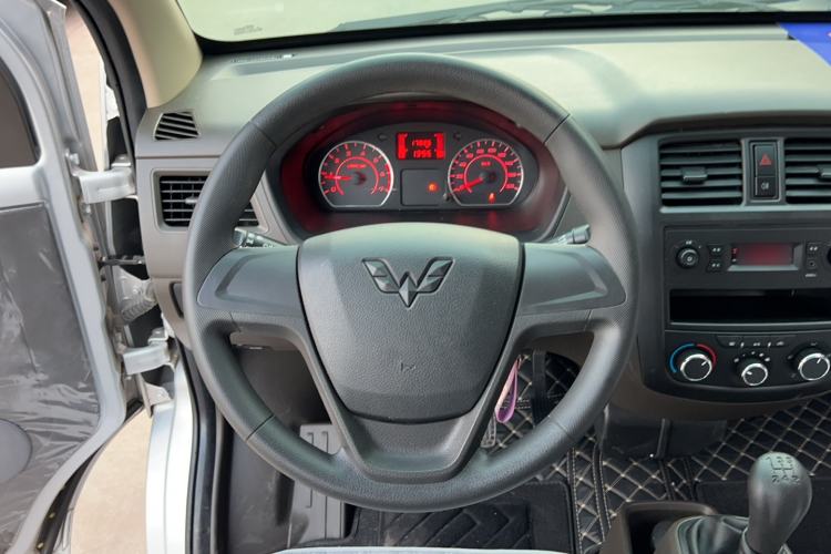 Used Wuling Rongguang S 2023 1.5L Base Version 5/7 Seats Steering Wheel