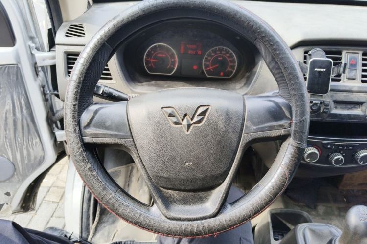 Used Wuling Rongguang S 2023 1.5L Basic Enclosed-Window Vehicle 2 Seats Steering Wheel
