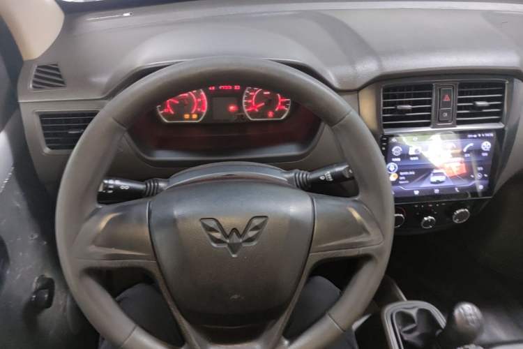 Used Wuling Rongguang S 2023 1.5L Base Version 5/7 Seats Steering Wheel