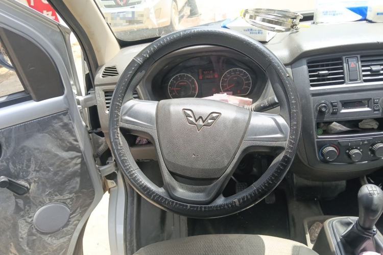 Used Wuling Rongguang S 2023 1.5L Base Version 5/7 Seats Steering Wheel