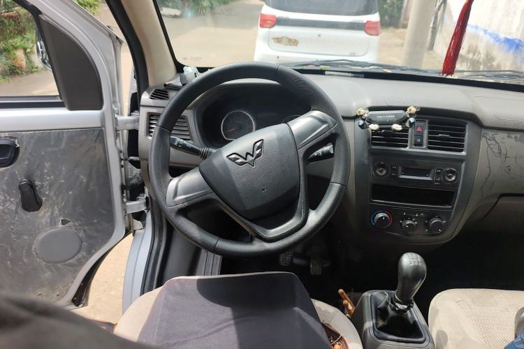 Used Wuling Rongguang S 2023 1.5L Basic Enclosed-Window Vehicle 2 Seats Steering Wheel