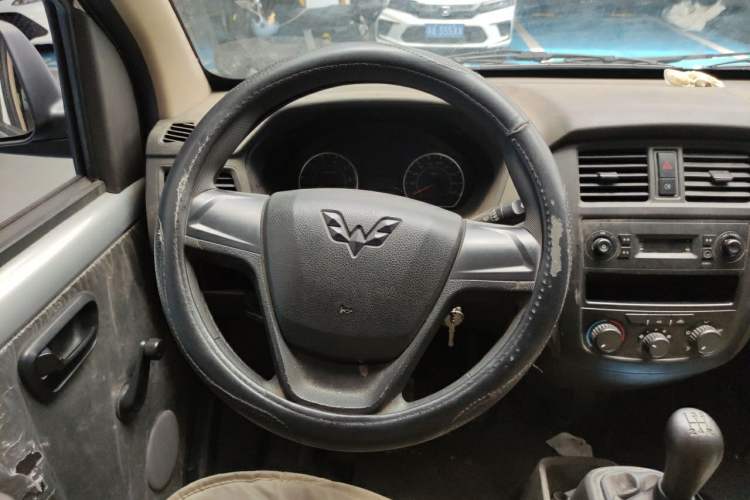 Used Wuling Rongguang S 2023 1.5L Base Version 5/7 Seats Steering Wheel