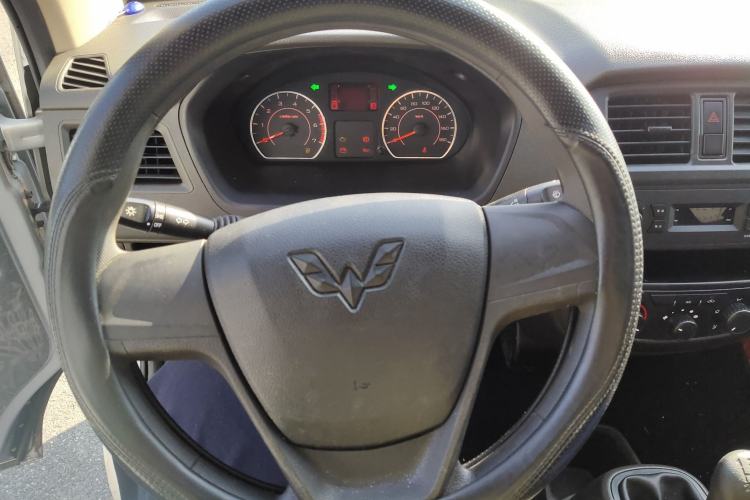 Used Wuling Rongguang S 2023 1.5L Base Version 5/7 Seats Steering Wheel