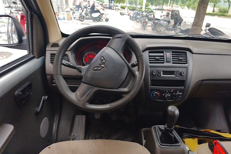 Used Wuling Rongguang S 2023 1.5L Base Version 5/7 Seats Steering Wheel