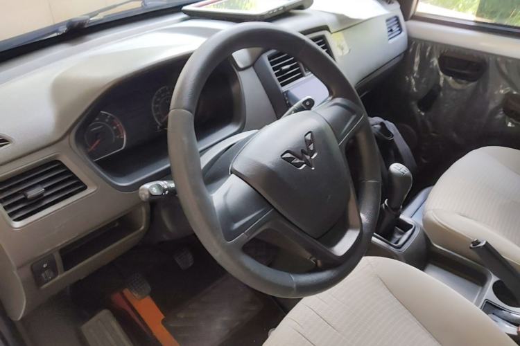 Used Wuling Rongguang S 2023 1.5L Basic Enclosed-Window Vehicle 2 Seats Steering Wheel