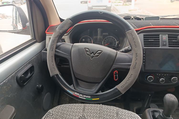 Used Wuling Rongguang S 2023 1.5L Base Version 5/7 Seats Steering Wheel