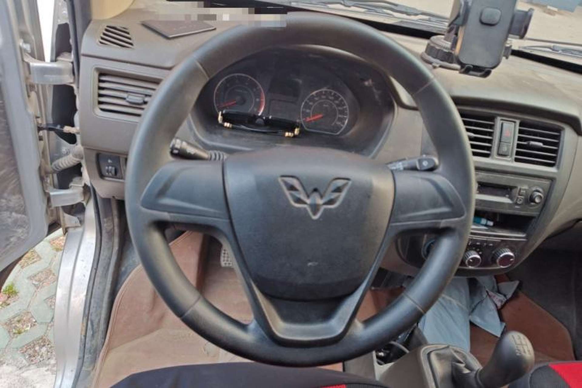 Used Wuling Rongguang S 2023 1.5L Basic Enclosed-Window Vehicle 2 Seats Steering Wheel