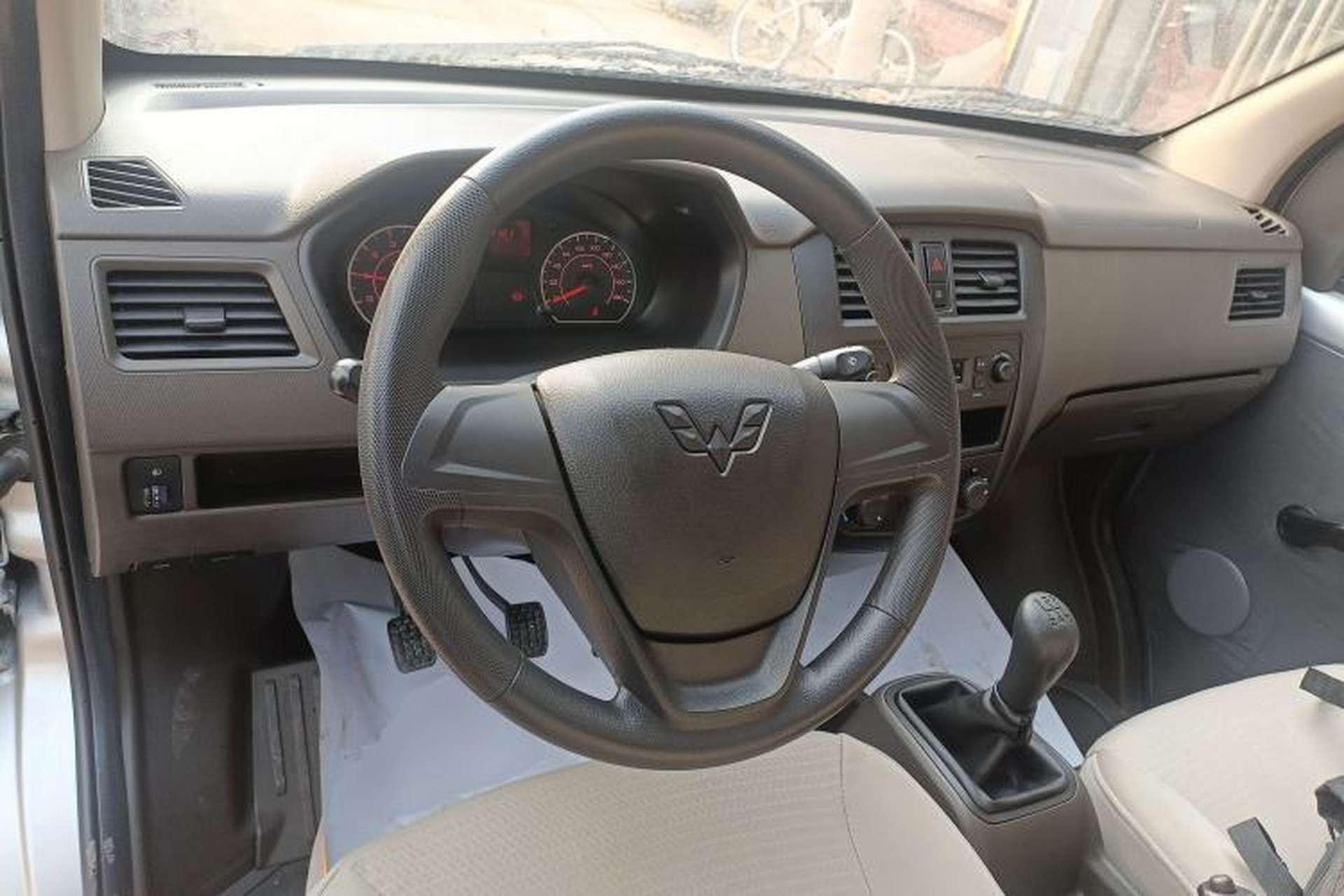 Used Wuling Rongguang S 2023 1.5L Basic Enclosed-Window Vehicle 2 Seats Steering Wheel