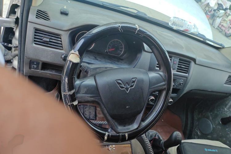 Used Wuling Rongguang S 2023 1.5L Basic Enclosed-Window Vehicle 2 Seats Steering Wheel