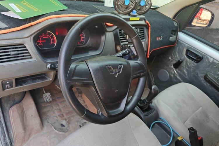 Used Wuling Rongguang S 2023 1.5L Basic Enclosed-Window Vehicle 2 Seats Steering Wheel