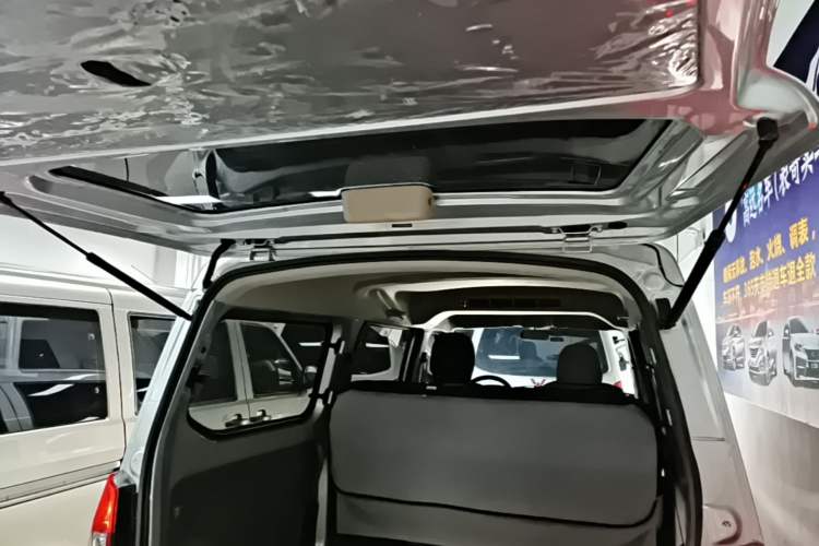 Used Wuling Rongguang S 2023 1.5L Base Version 5/7 Seats Trunk