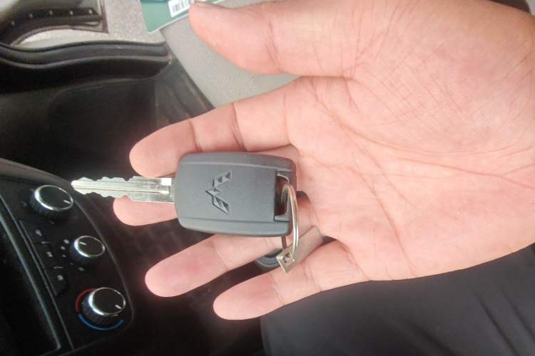 Used Wuling Rongguang S 2023 1.5L Base Version 5/7 Seats Vehicle Key