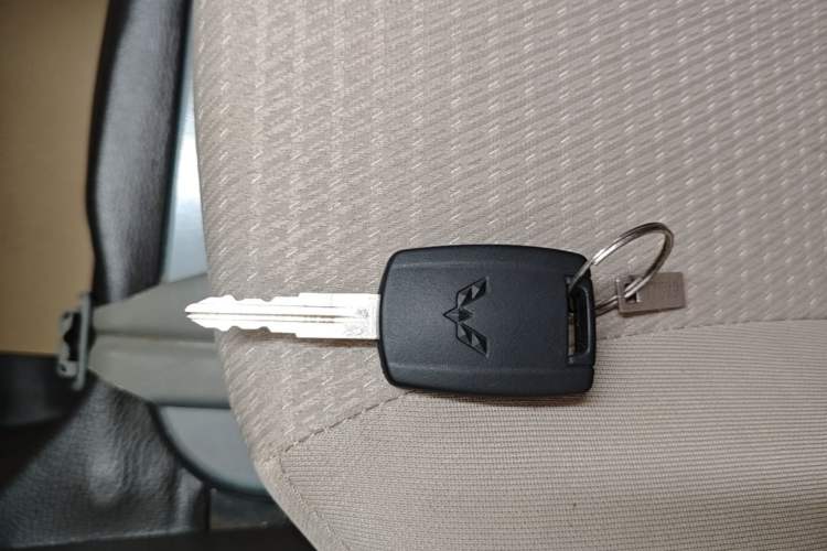 Used Wuling Rongguang S 2023 1.5L Basic Enclosed-Window Vehicle 2 Seats Vehicle Key