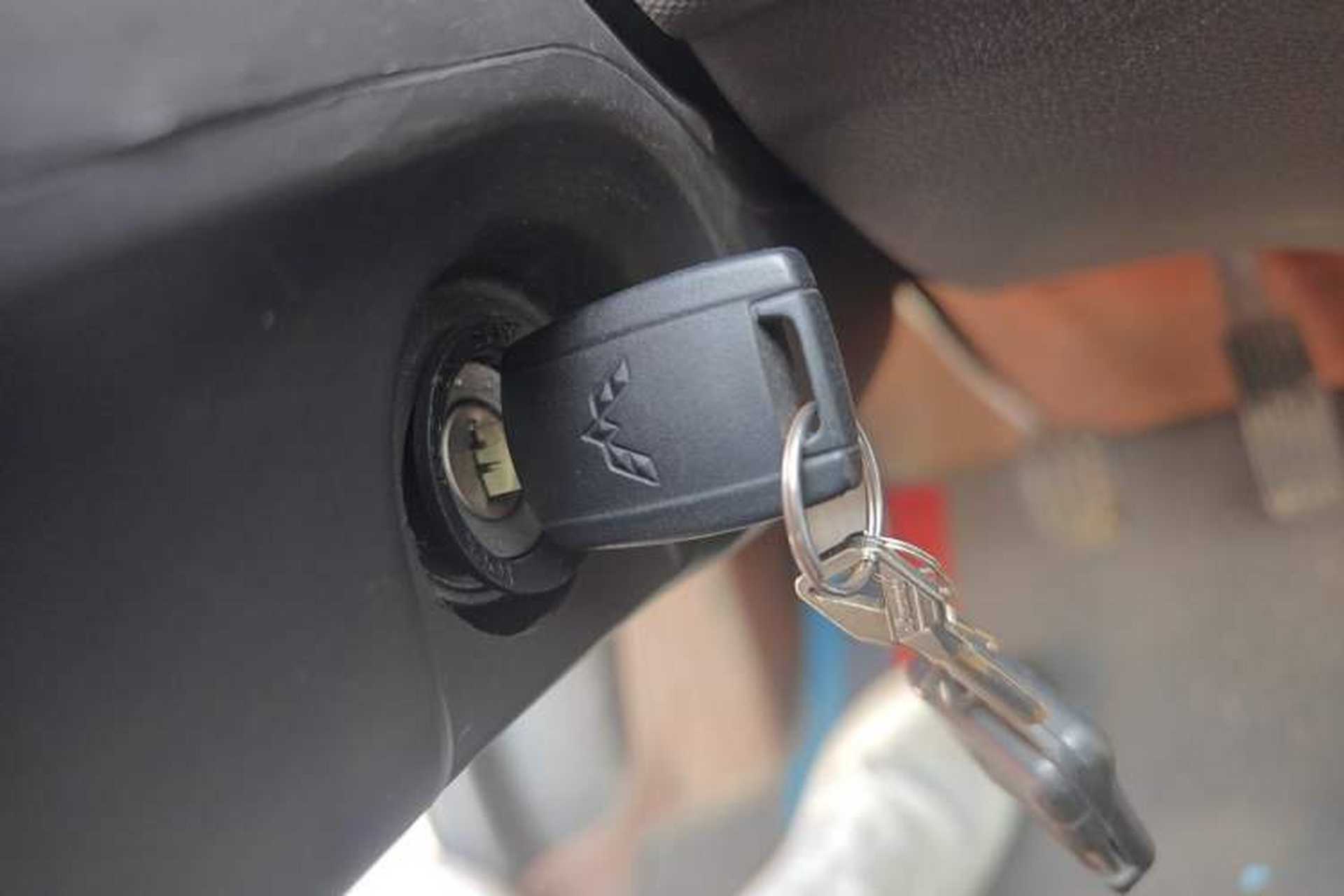 Used Wuling Rongguang S 2023 1.5L Base Version 5/7 Seats Vehicle Key
