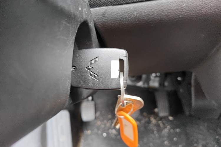 Used Wuling Rongguang S 2023 1.5L Basic Enclosed-Window Vehicle 2 Seats Vehicle Key