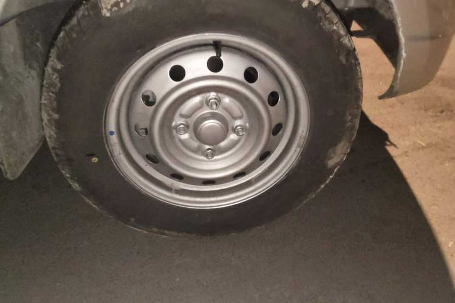 Used Wuling Rongguang S 2023 1.5L Base Version 5/7 Seats Right Front Wheel Hub