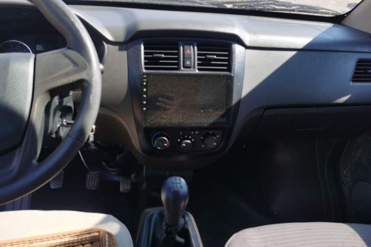 Used Wuling Rongguang S 2023 1.5L Base Version 5/7 Seats Audio And AC Panel