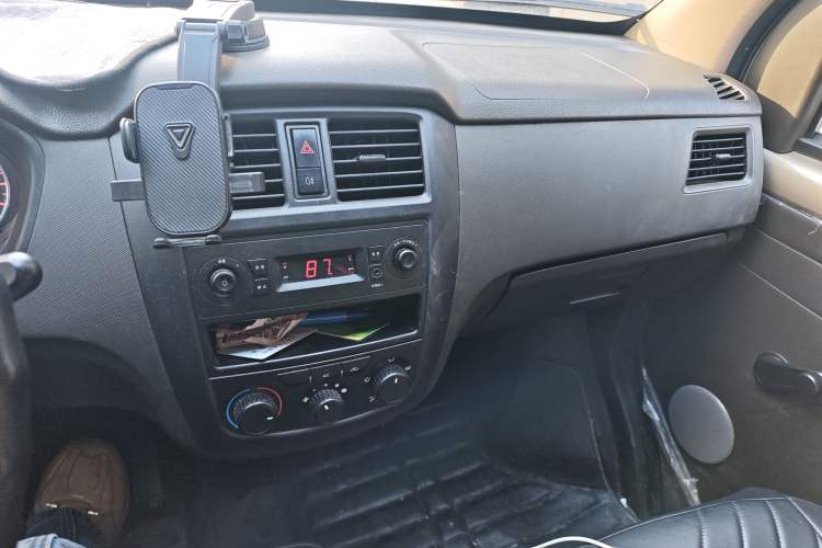 Used Wuling Rongguang S 2023 1.5L Base Version 5/7 Seats Audio And AC Panel