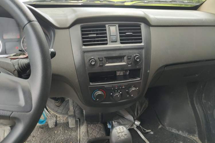 Used Wuling Rongguang S 2023 1.5L Base Version 5/7 Seats Audio And AC Panel