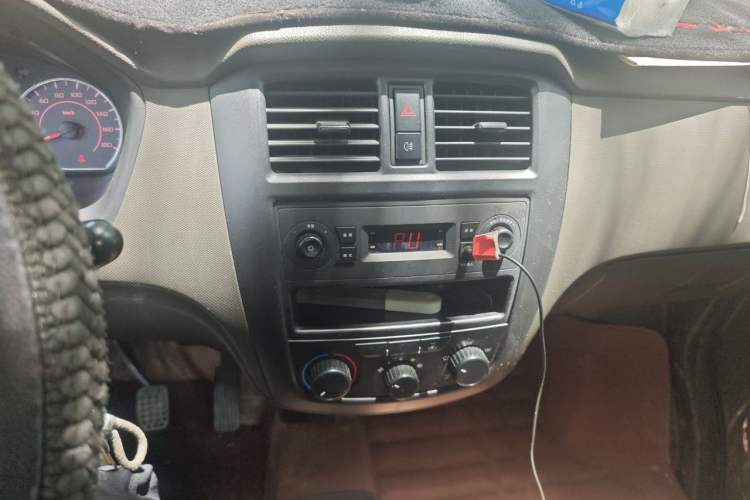 Used Wuling Rongguang S 2023 1.5L Base Version 5/7 Seats Audio And AC Panel