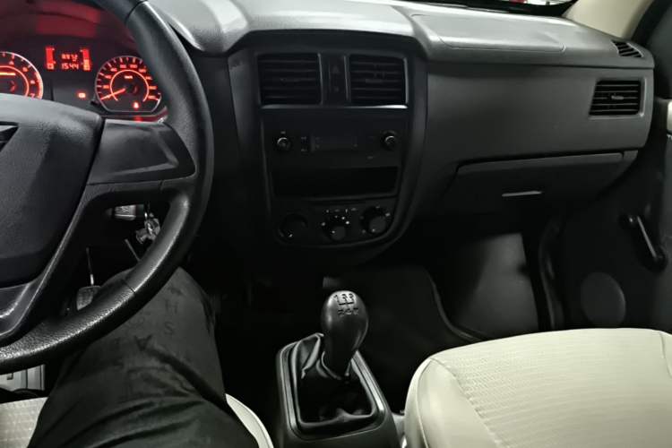 Used Wuling Rongguang S 2023 1.5L Base Version 5/7 Seats Audio And AC Panel