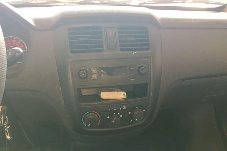 Used Wuling Rongguang S 2023 1.5L Base Version 5/7 Seats Audio And AC Panel