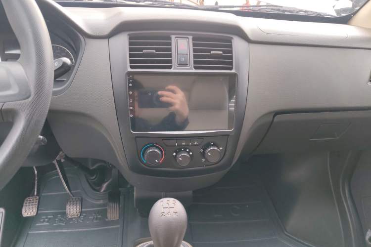 Used Wuling Rongguang S 2023 1.5L Base Version 5/7 Seats Audio And AC Panel