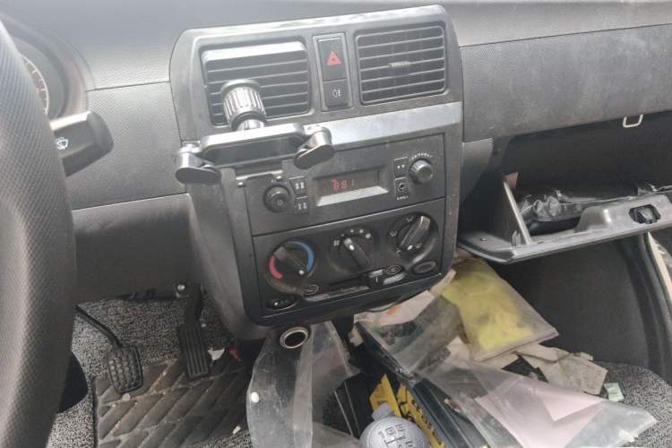 Used Wuling Rongguang S 2023 1.5L Basic Enclosed-Window Vehicle 2 Seats Audio And AC Panel