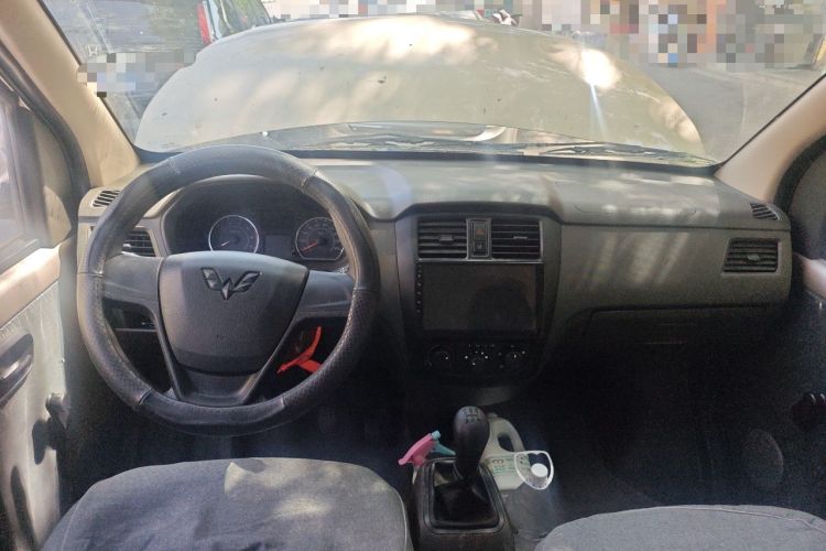 Used Wuling Rongguang S 2023 1.5L Base Version 5/7 Seats Center Console