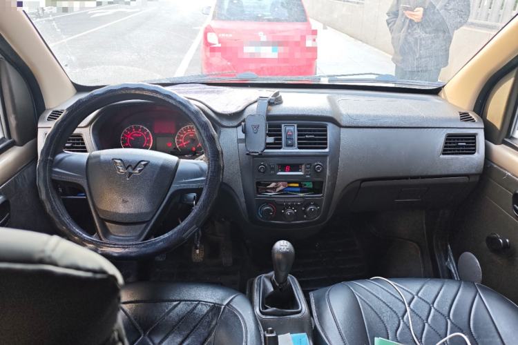 Used Wuling Rongguang S 2023 1.5L Base Version 5/7 Seats Center Console