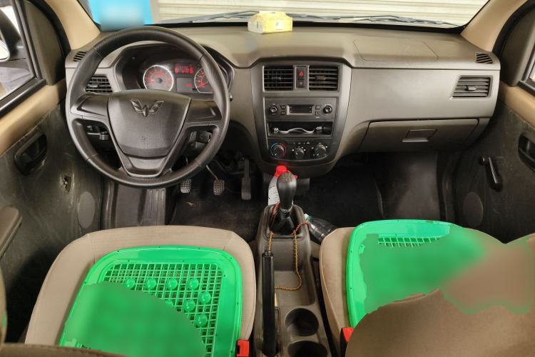 Used Wuling Rongguang S 2023 1.5L Base Version 5/7 Seats Center Console