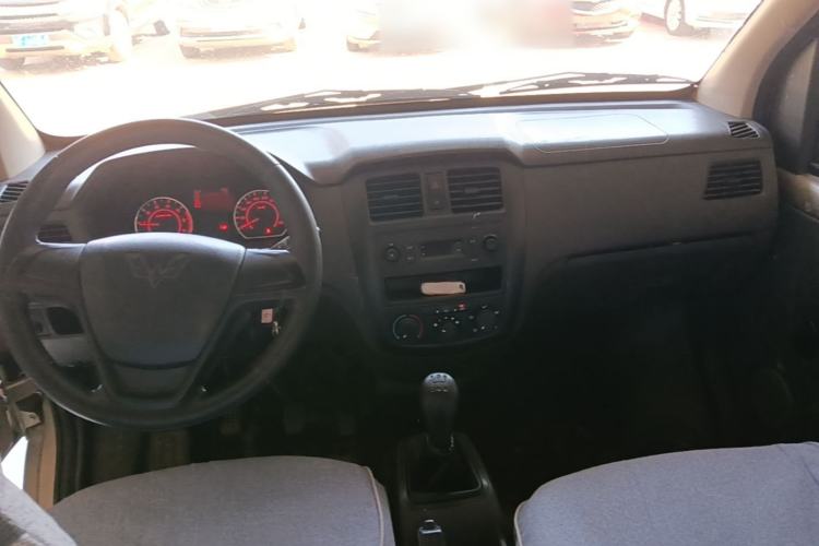 Used Wuling Rongguang S 2023 1.5L Base Version 5/7 Seats Center Console