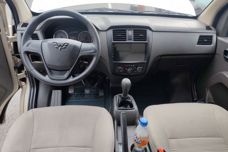 Used Wuling Rongguang S 2023 1.5L Base Version 5/7 Seats Center Console