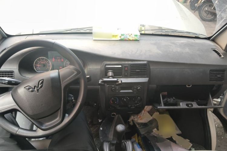 Used Wuling Rongguang S 2023 1.5L Basic Enclosed-Window Vehicle 2 Seats Center Console