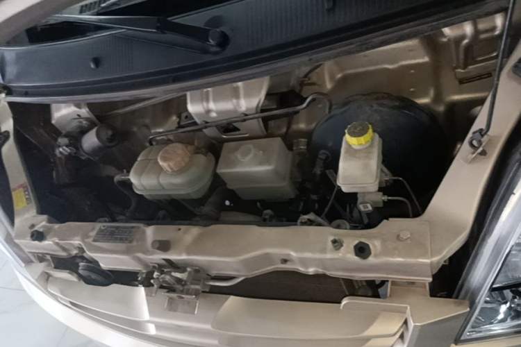 Used Wuling Rongguang S 2023 1.5L Base Version 5/7 Seats Engine Bay