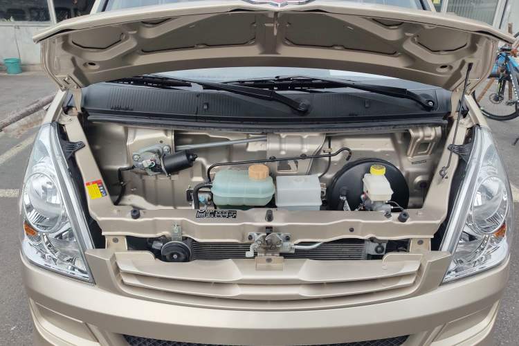 Used Wuling Rongguang S 2023 1.5L Base Version 5/7 Seats Engine Bay